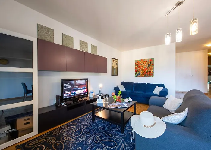 Santiago Home - Happy Rentals